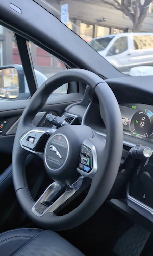 voiture waymo dedans